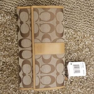 BNWT Authentic Coach Signature slim envelope